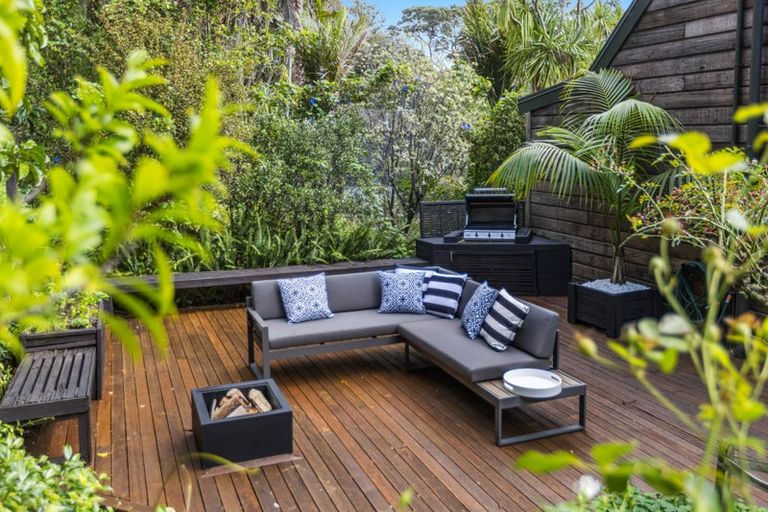 Photo of property in 1/234 Beach Road, Campbells Bay, Auckland, 0630