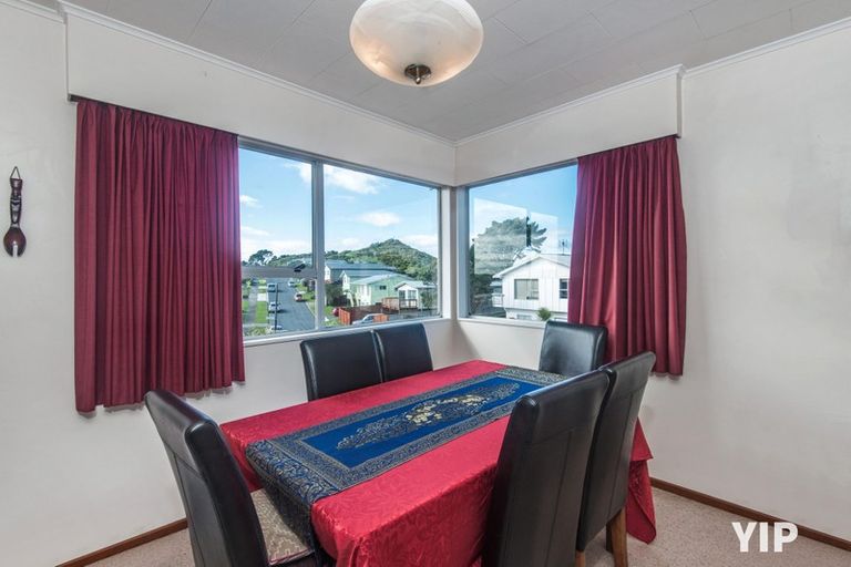 Photo of property in 48 Edgecombe Street, Newlands, Wellington, 6037