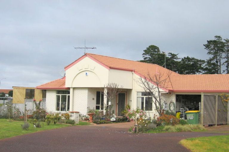 Photo of property in 31 Fernbrook Close, Burswood, Auckland, 2013