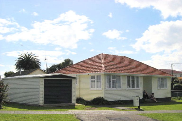 Photo of property in 16 Burns Street, Tawhero, Whanganui, 4501