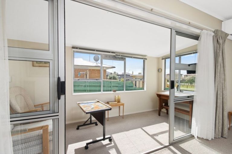 Photo of property in 60 Paterson Avenue West, Pukekohe, 2120