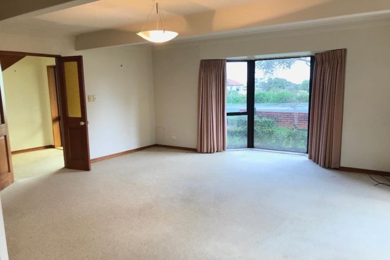 Photo of property in 1/20a Old Lake Road, Narrow Neck, Auckland, 0622