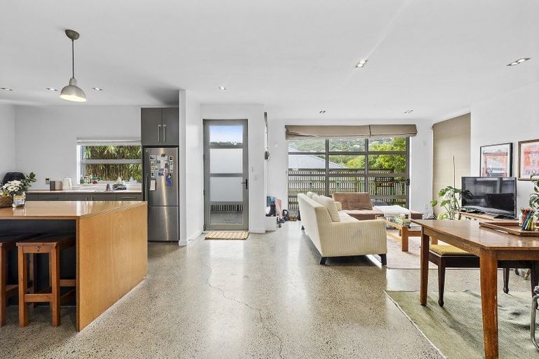 Photo of property in 70 Lavaud Street, Berhampore, Wellington, 6023