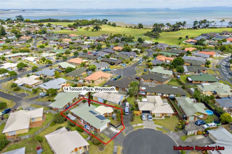 Photo of property in 14 Tonson Place, Weymouth, Auckland, 2103