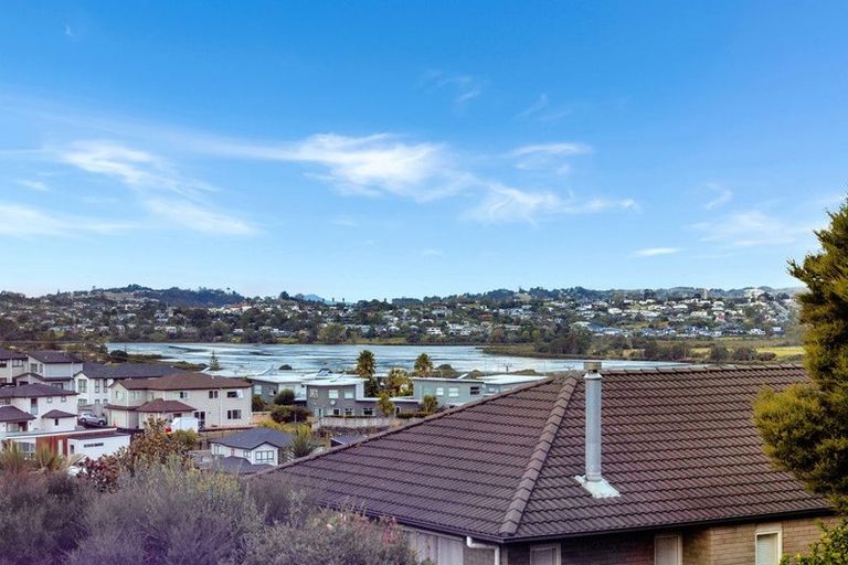 Photo of property in 9 Taraire Place, Orewa, 0931