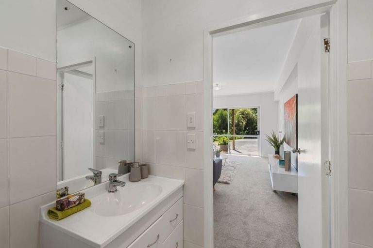 Photo of property in 1/3 Bronwyn Place, Torbay, Auckland, 0630
