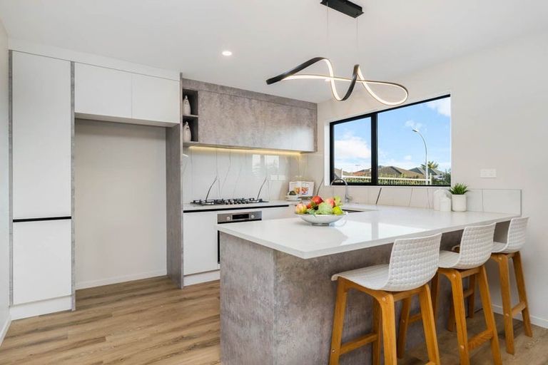 Photo of property in 3a Pine Terrace, Howick, Auckland, 2014