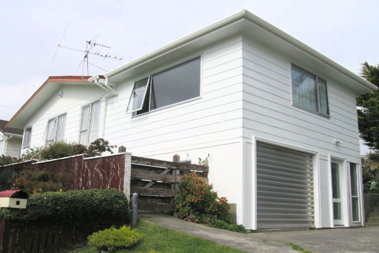 Photo of property in 2 Kerr Grove, Johnsonville, Wellington, 6037