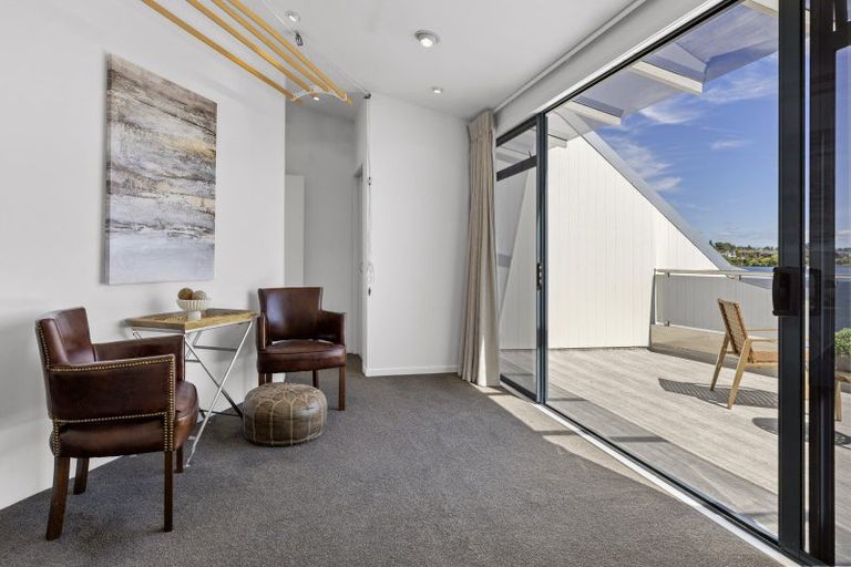 Photo of property in 2/227 Lake Terrace, Waipahihi, Taupo, 3330