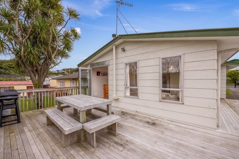 Photo of property in 18 Ilam Grove, Kelson, Lower Hutt, 5010