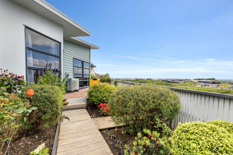 Photo of property in 107 Ruapehu Drive, Fitzherbert, Palmerston North, 4410