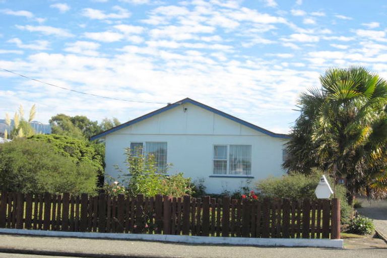Photo of property in 18 Hughes Street, Waimate, 7924