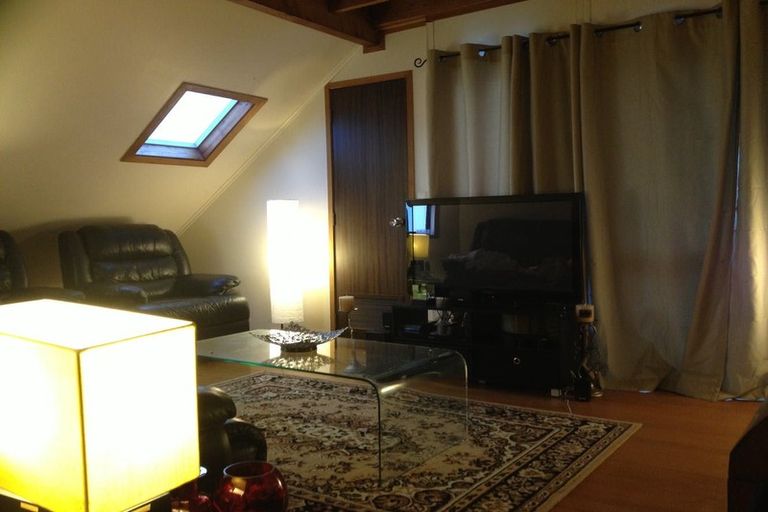 Photo of property in 1/50 Onewa Road, Northcote Point, Auckland, 0627