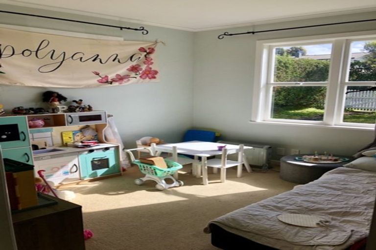 Photo of property in 19 Bruce Road, Glenfield, Auckland, 0629