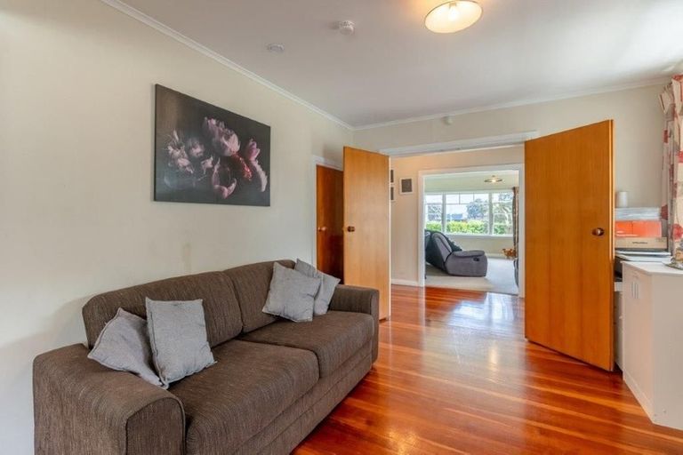 Photo of property in 2 Hinemoa Street, Paraparaumu, 5032