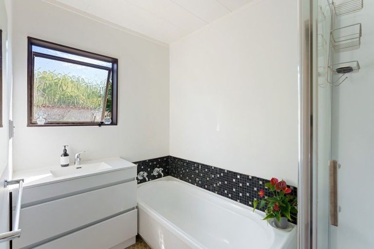 Photo of property in 203 Te Moana Road, Waikanae, 5036