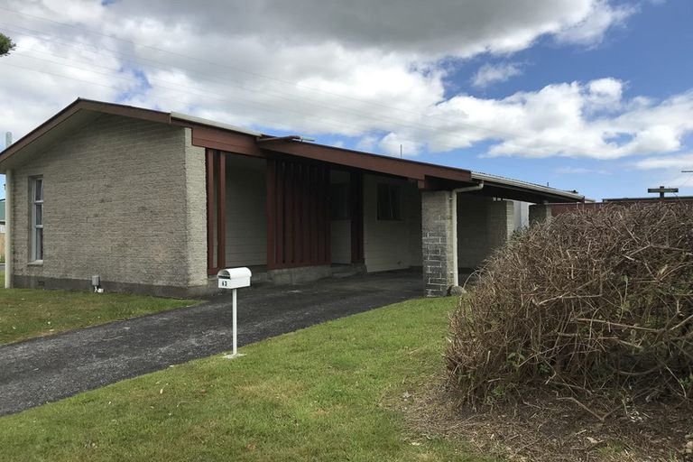 Photo of property in 63 Horokiwi Road West, Newlands, Wellington, 6037