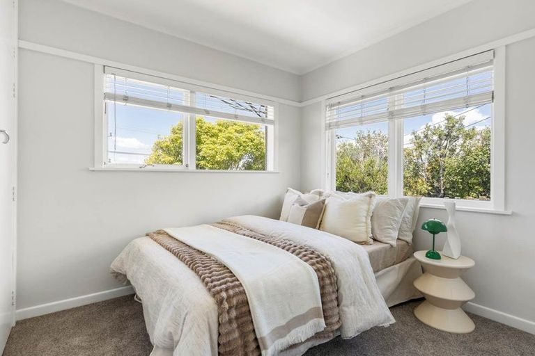 Photo of property in 1/318 Beach Road, Campbells Bay, Auckland, 0630