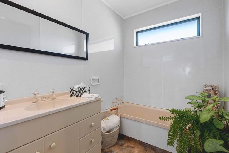 Photo of property in 49 Battiscombe Terrace, Waitara, 4320