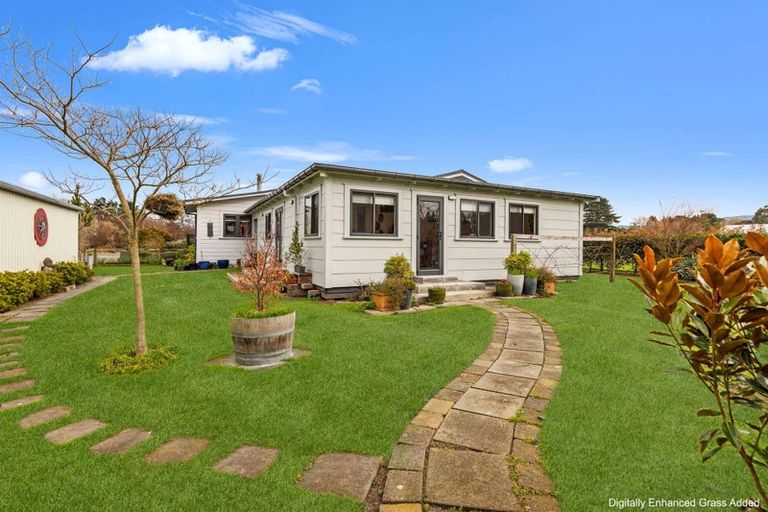 Photo of property in 100 Cole Street, Dannevirke, 4930