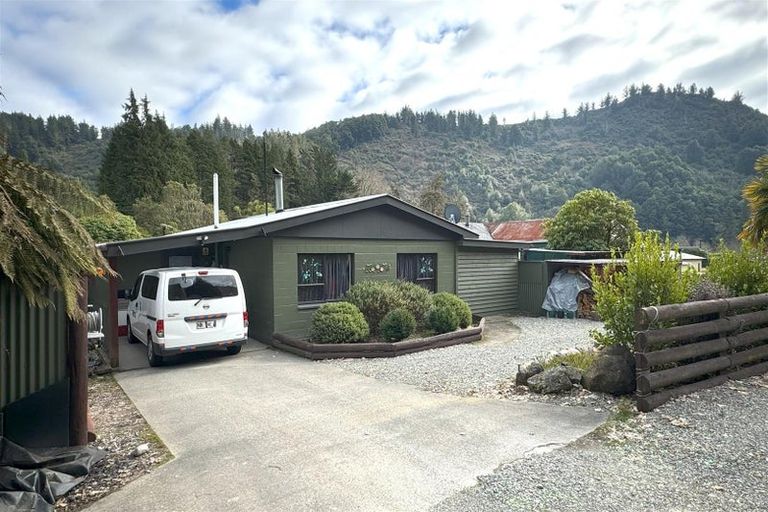 Photo of property in 20 Ramsay Street, Blacks Point, Reefton, 7830