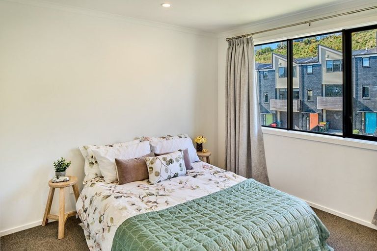 Photo of property in 18 Holystone Road, Whitby, Porirua, 5024