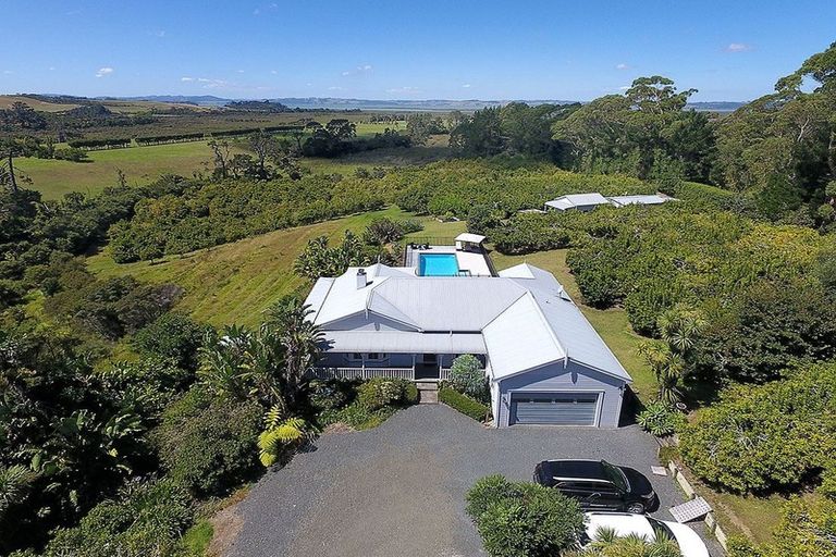 Photo of property in 940 South Head Road, South Head, Helensville, 0874