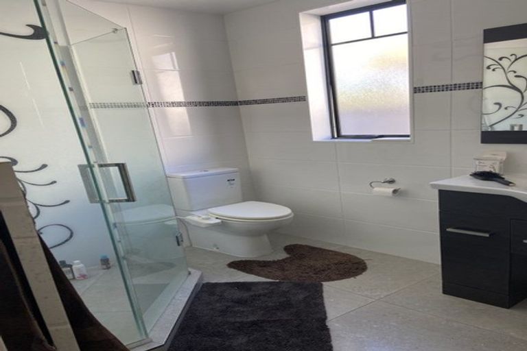 Photo of property in 11 Anaheim Boulevard, Shamrock Park, Auckland, 2016