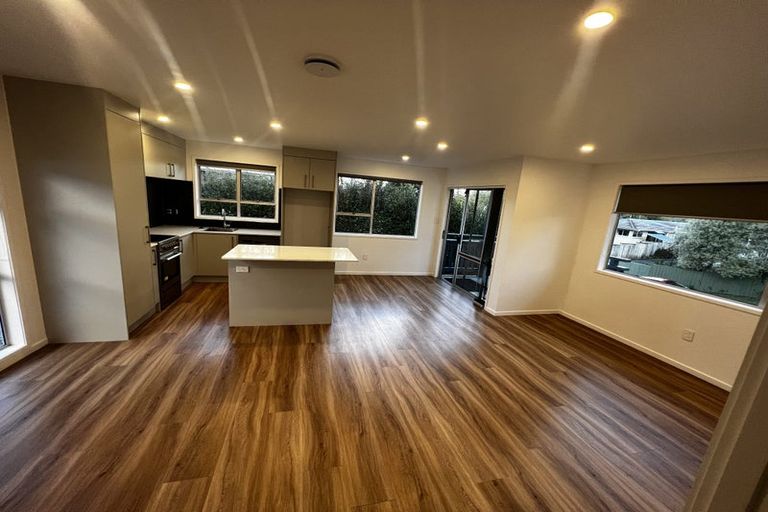 Photo of property in 1/7 Yarra Place, Botany Downs, Auckland, 2010