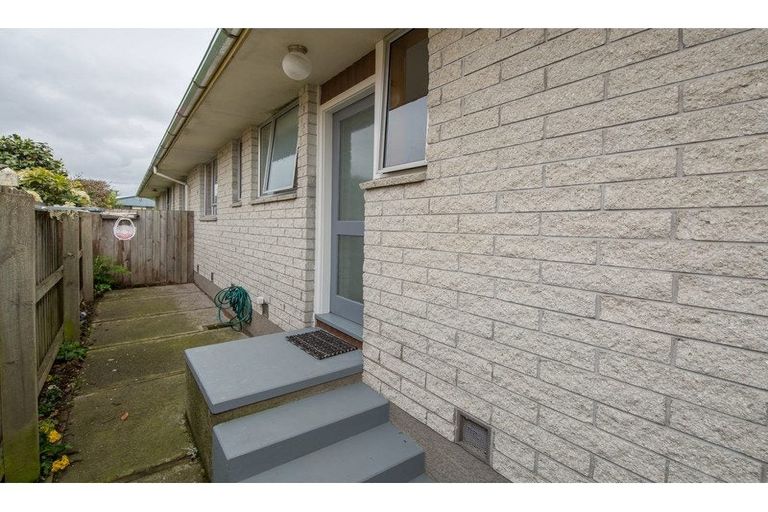 Photo of property in 1/73 Dunbarton Street, Redwood, Christchurch, 8051