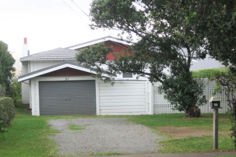 Photo of property in 37 Manly Street, Paraparaumu Beach, Paraparaumu, 5032