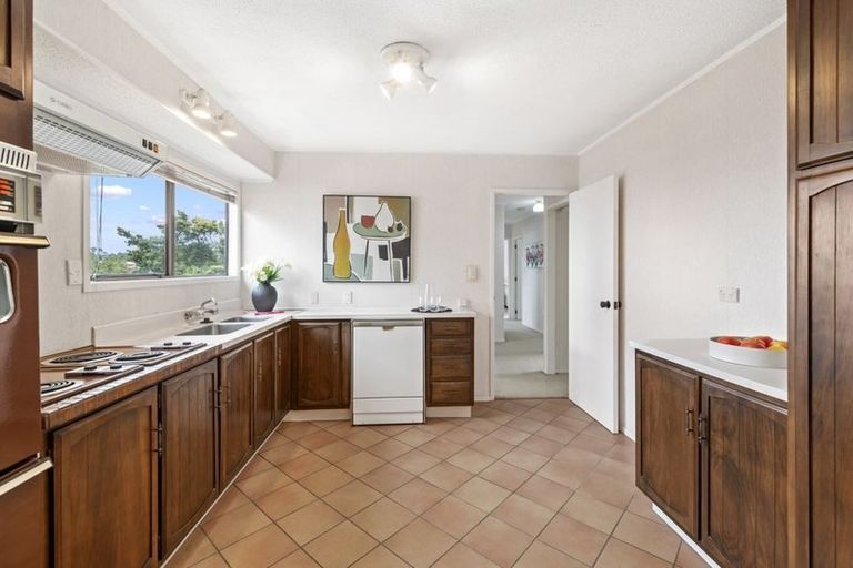 Photo of property in 2/19 Amante Crescent, Mairangi Bay, Auckland, 0630