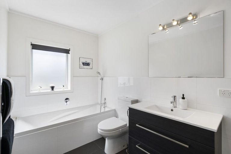 Photo of property in 6a Reydon Place, Cockle Bay, Auckland, 2014