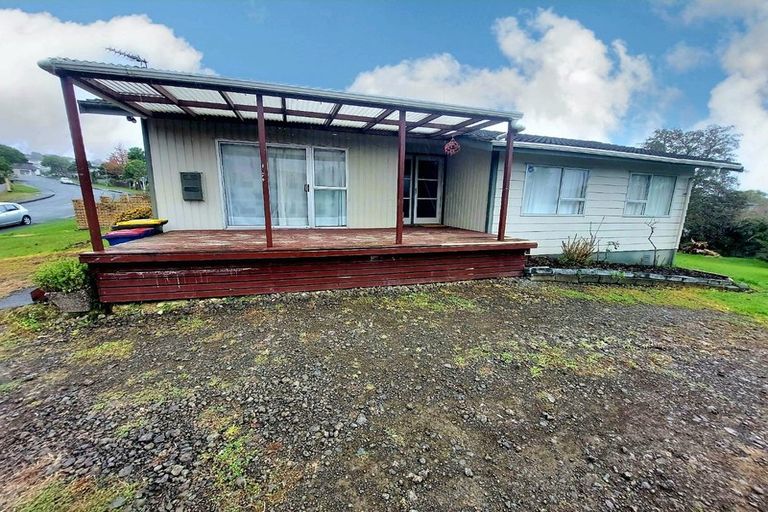 Photo of property in 111 Kemp Road, Massey, Auckland, 0614