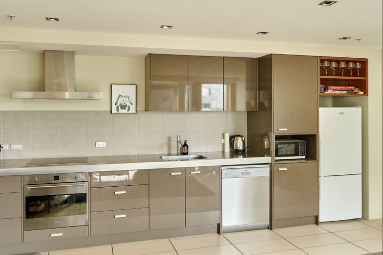 Photo of property in Piermont Apartments, 2h/82 Cable Street, Te Aro, Wellington, 6011
