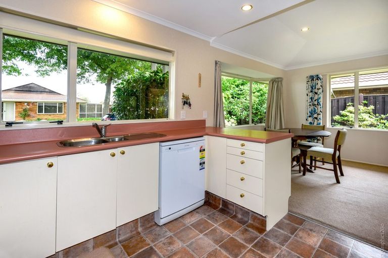 Photo of property in 21 Villa Grove, Ilam, Christchurch, 8041