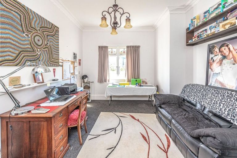 Photo of property in 9 Great North Road, Saint Johns Hill, Whanganui, 4501