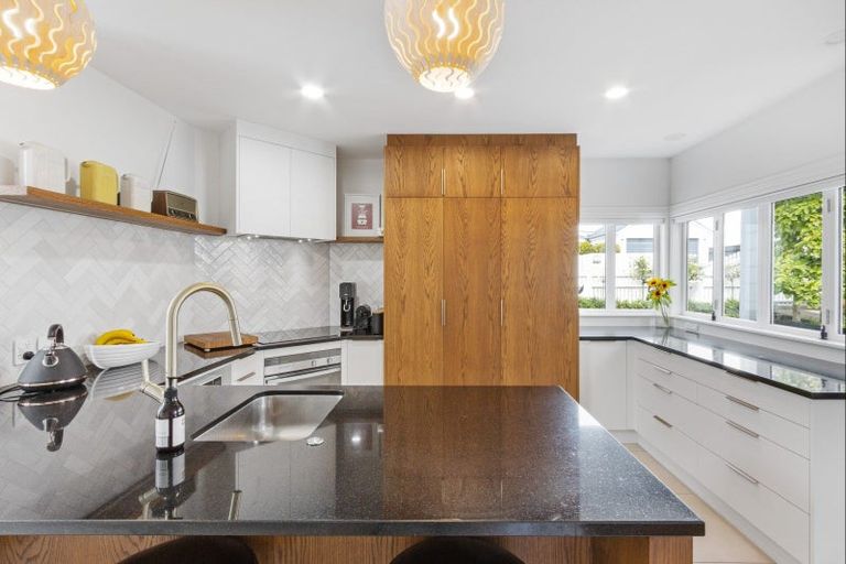 Photo of property in 11 Colenso Avenue, Hospital Hill, Napier, 4110