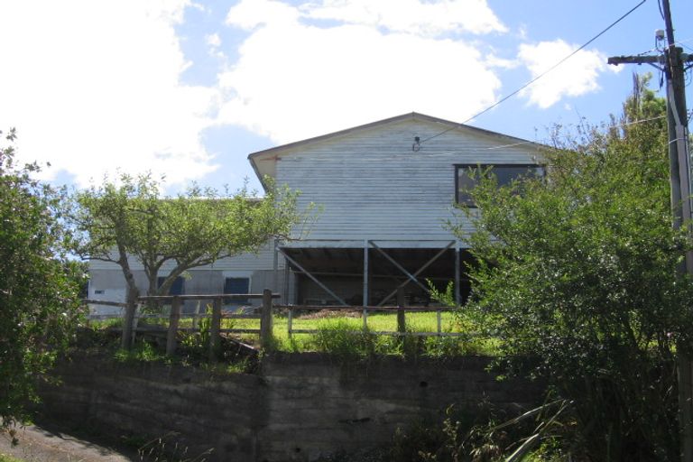 Photo of property in 31 Peter Terrace, Castor Bay, Auckland, 0620