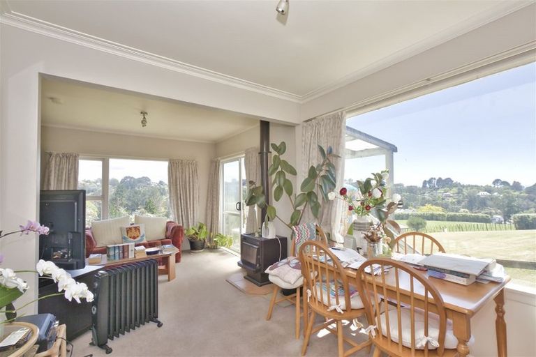 Photo of property in 36 Roberts Road, Matakatia, Whangaparaoa, 0930