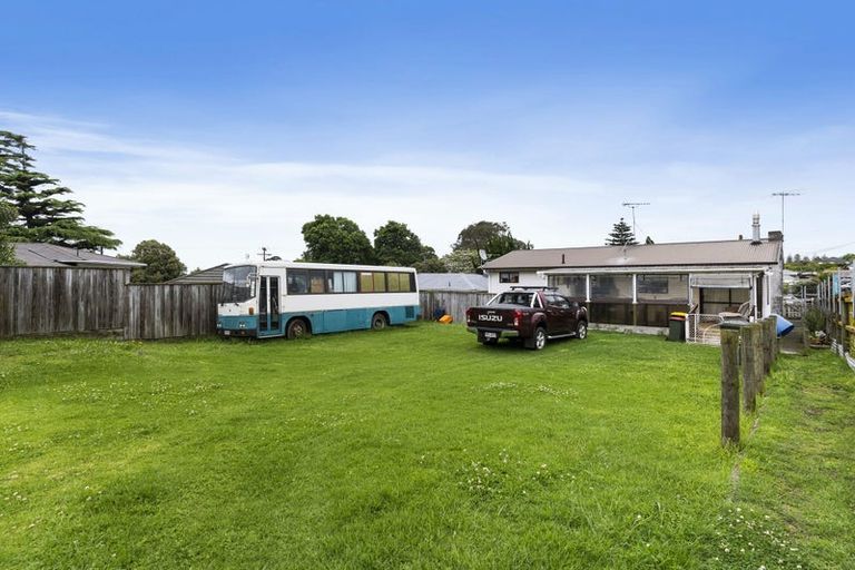 Photo of property in 2 Kirton Crescent, Manurewa, Auckland, 2102