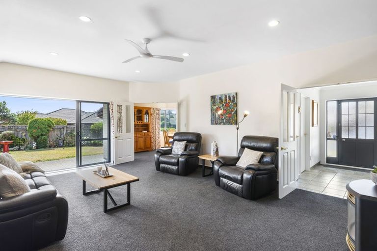 Photo of property in 52 Lorna Irene Drive, Raumati South, Paraparaumu, 5032