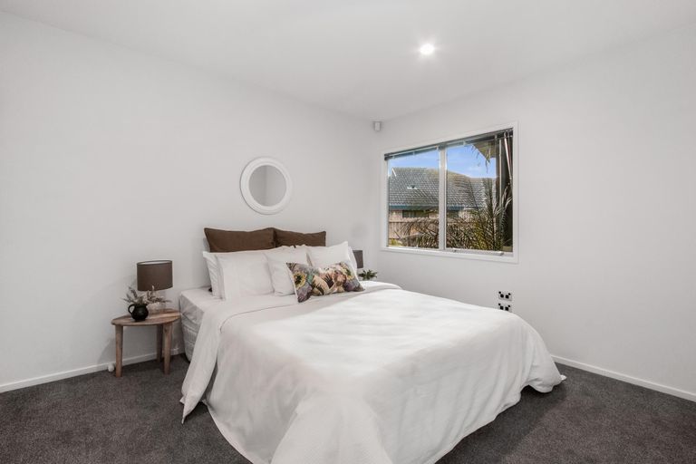 Photo of property in 37 Lothian Brae, Wattle Downs, Auckland, 2103