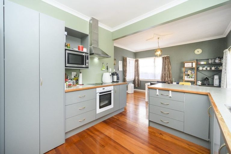 Photo of property in 19 Franklin Avenue, Hokowhitu, Palmerston North, 4410