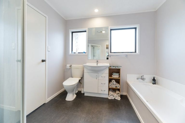 Photo of property in 4 Cyclarama Crescent, Massey, Auckland, 0614