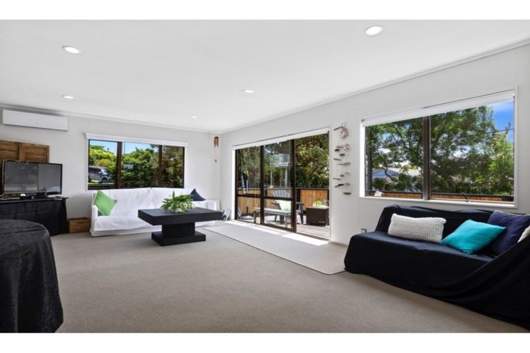 Photo of property in 13a Red Beach Road, Red Beach, 0932