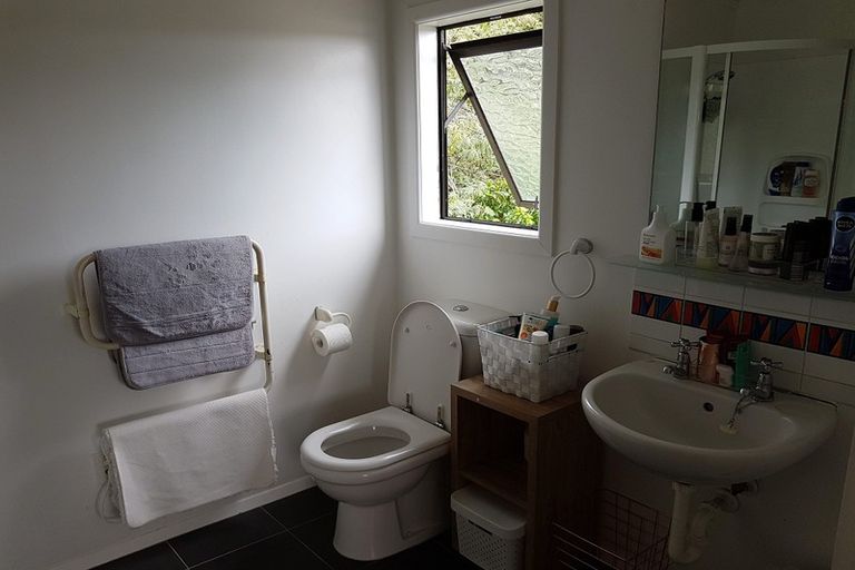 Photo of property in 10 Kiriwai Road, Paremata, Porirua, 5024