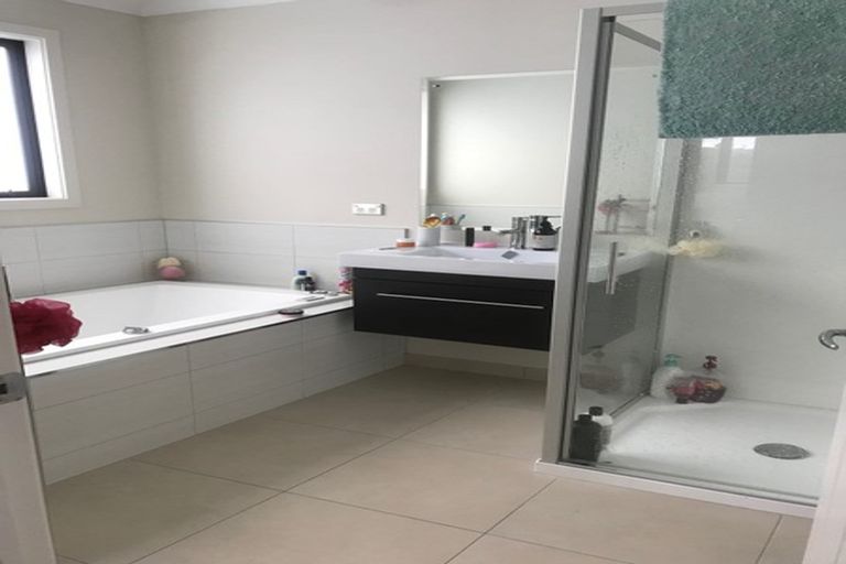 Photo of property in 77 Te Puia Drive, Aotea, Porirua, 5024