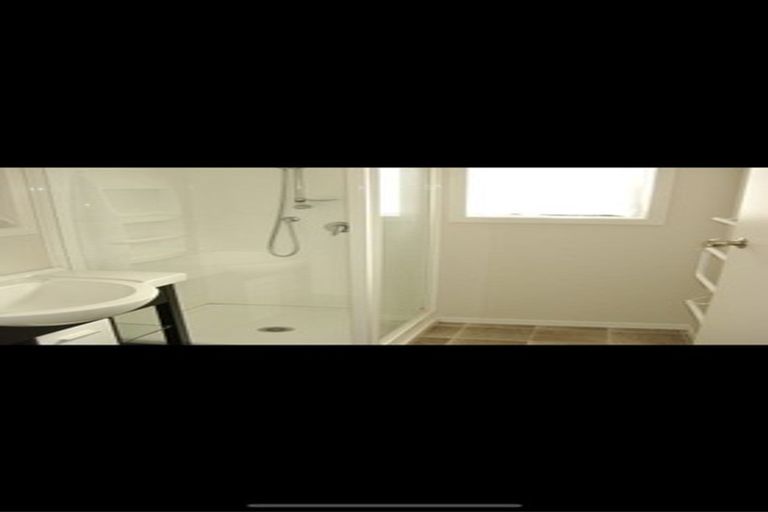 Photo of property in 1/9-11 Masterton Road, Rothesay Bay, Auckland, 0630