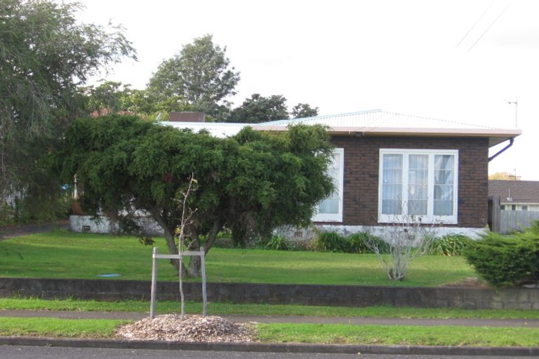 Photo of property in 30 Churchill Avenue, Manurewa, Auckland, 2102